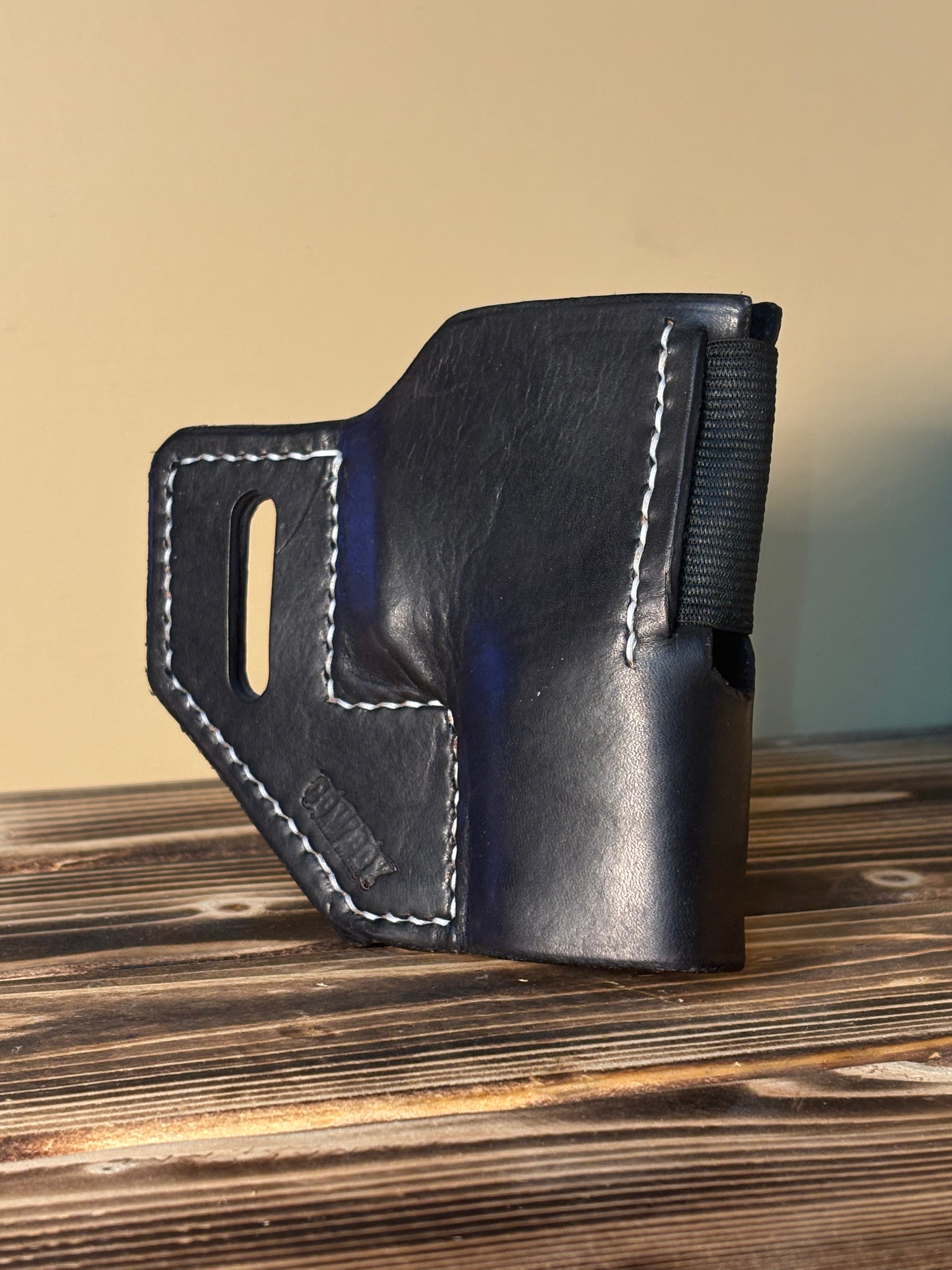 “The Outrider Classic" - Multi-Fit Leather Holster